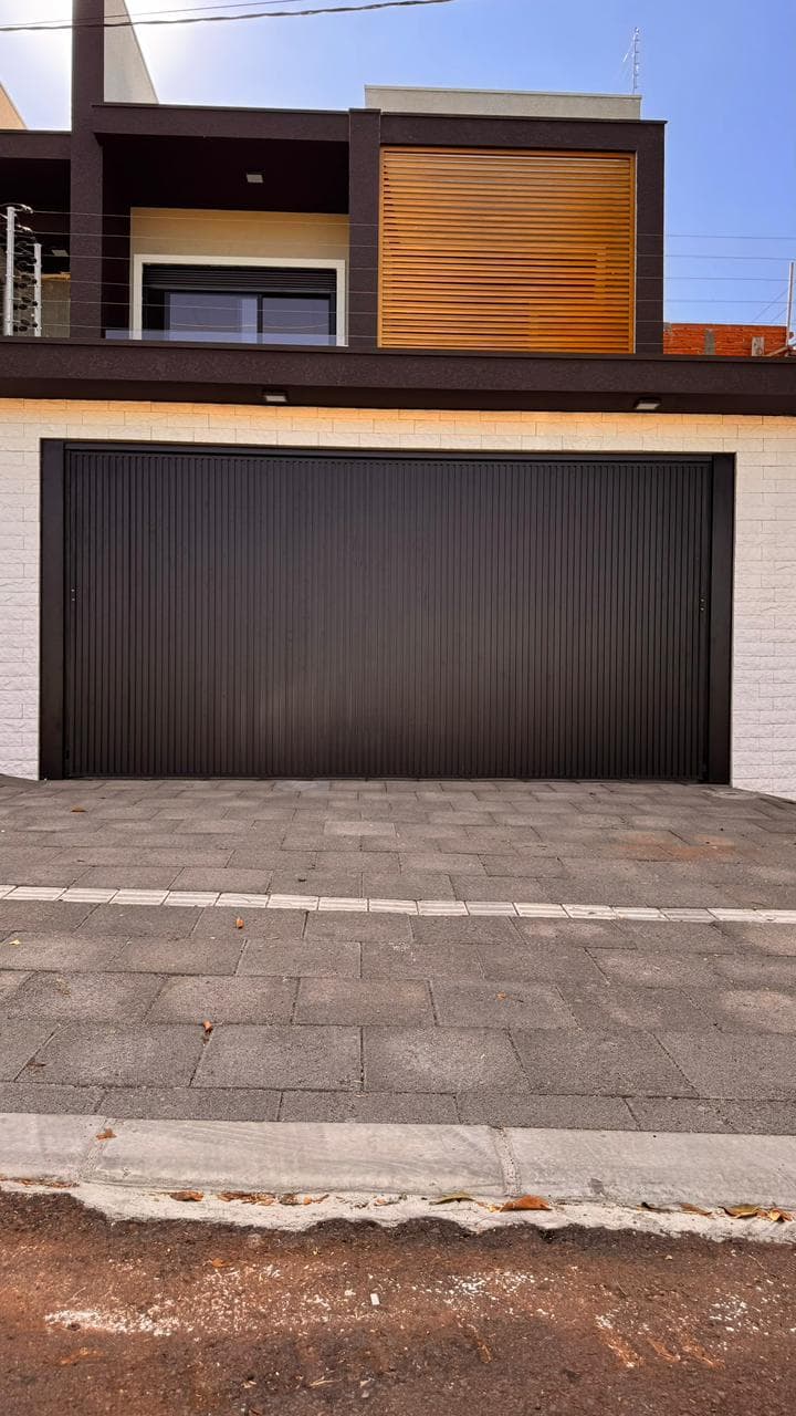 Portão de Alumínio Sólido